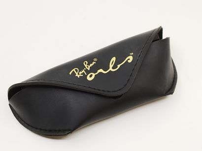 Ray Ban 
Paire de lunette de soleil
Verres...