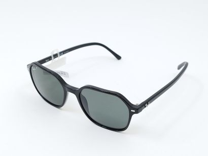 Ray Ban 
Paire de lunette de soleil
Verres...