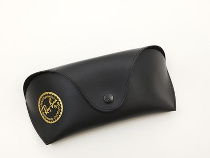 Ray Ban 
Paire de lunette de soleil
Verres...