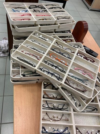 important lot de lunettes de vue