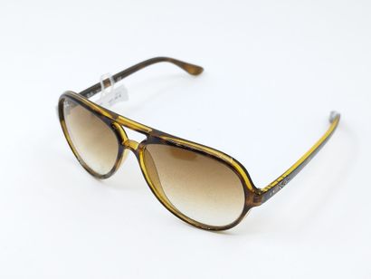 Ray Ban 
Paire de lunette de soleil