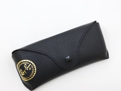 Ray Ban 
Paire de lunette de soleil
Verres...