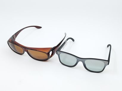 Lot de quatre paires de lunette de soleil...