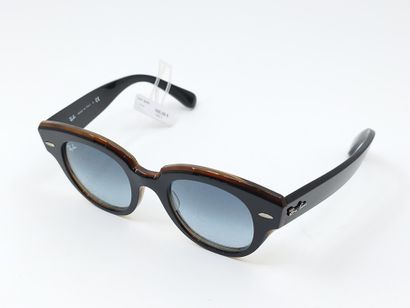 Ray Ban 
Paire de lunette de soleil