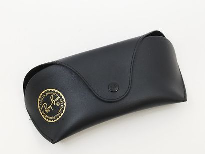Ray Ban 
Paire de lunette de soleil
Verres...