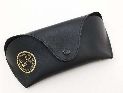 Ray Ban 
Paire de lunette de soleil
Verres...