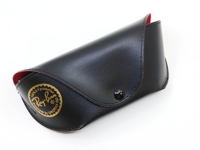 Ray Ban 
Paire de lunette de soleil
Verres...