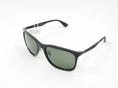Ray Ban 
Paire de lunette de soleil
Verres...
