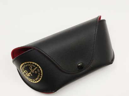 Ray Ban 
Paire de lunette de soleil
Verres...