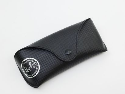 Ray ban 
Paire de lunette de soleil