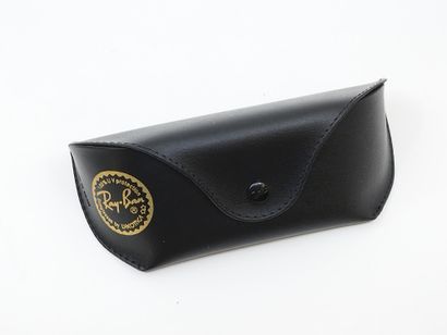 Ray Ban 
Paire de lunette de soleil
Verres...