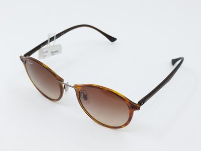 Ray Ban 
Paire de lunette de soleil
