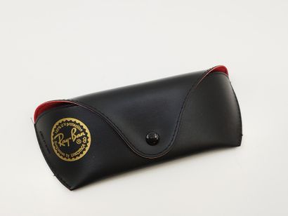 Ray Ban 
Paire de lunette de soleilRay Ban...