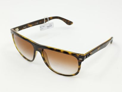 Ray Ban 
Paire de lunette de soleil