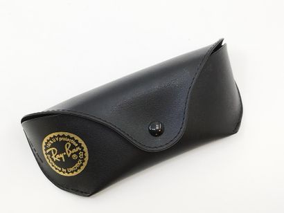 Ray Ban 
Paire de lunette de soleil
Verres...