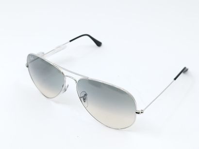 Ray Ban 
Paire de lunette de soleil
