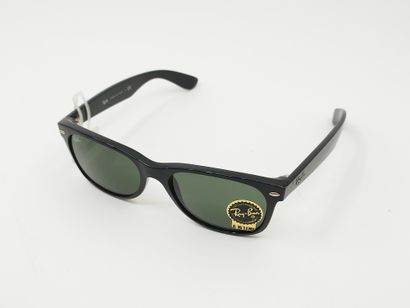Ray Ban 
Paire de lunette de soleil
Verres...