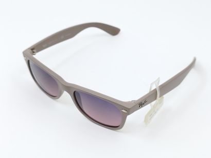 Ray Ban 
Paire de lunette de soleil
Verres...