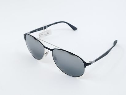 Ray Ban
Paire de lunette de soleil