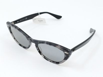 Ray Ban 
Paire de lunette de soleil