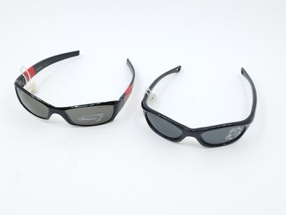 Lot de quatre paires de lunette de soleil...
