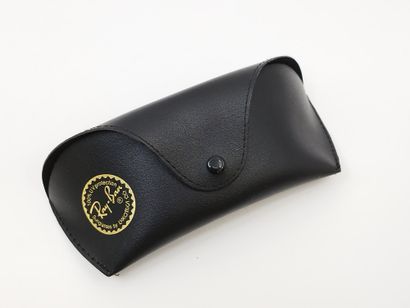 Ray Ban 
Paire de lunette de soleil
Verres...