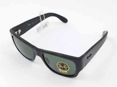 Ray Ban 
Paire de lunette de soleil