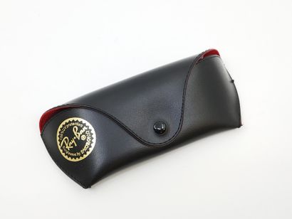 Ray Ban 
Paire de lunette de soleil
Verres...