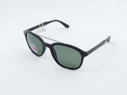 Ray Ban 
Paire de lunette de soleil
Verres...