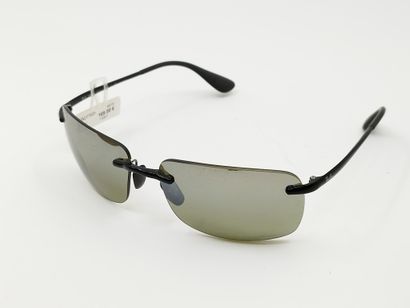 Ray Ban 
Paire de lunette de soleilRay Ban...