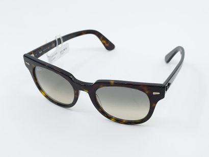 Ray Ban 
Paire de lunette de soleil