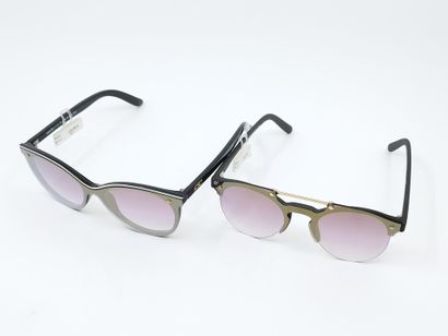 Lot de quatre paires de lunette de soleil...