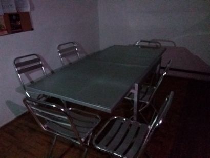 table metallique, le plateau en verre pliable...