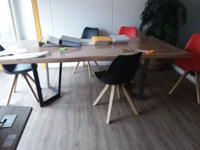 table, plateau en bois pietement métallique...