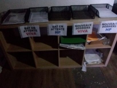 commode en stratifié trois tiroirs
étagère...