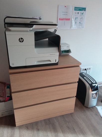 imprimante HP
commode en stratifié 
friteuse...