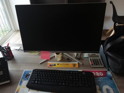 écran plat acer avec unité centrale intégrée
clavier...