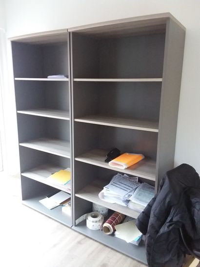 etagère basse en compressé
bureau en compressé
fauteuil...