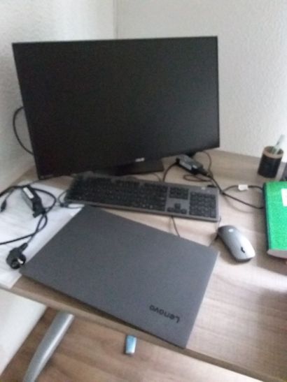 écran plat ASUS
clavier boulanger
souris
ordinateur...