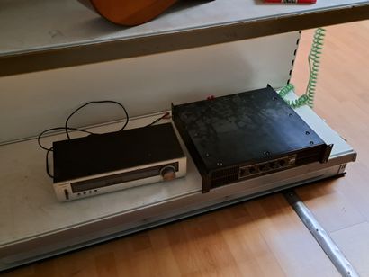 2 amplis, pied guitare, platine, 2 unités...