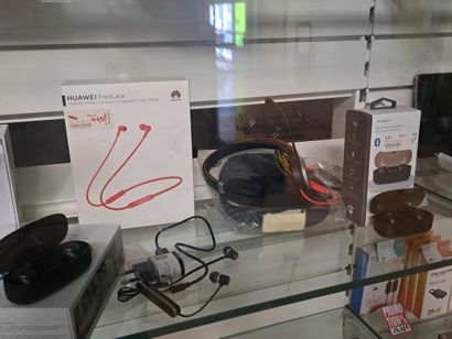 la totalité de l'étagère comprenant : oreillettes...