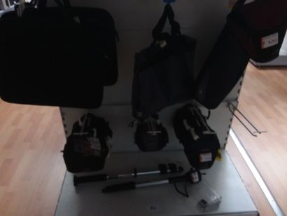 lot de saccoches 
2 monopoles