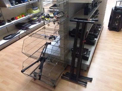 2 supports pour clavier 
1 supports de micro...