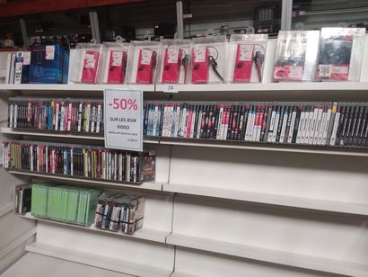 important lot de jeux ps3 
6 oreillettes...