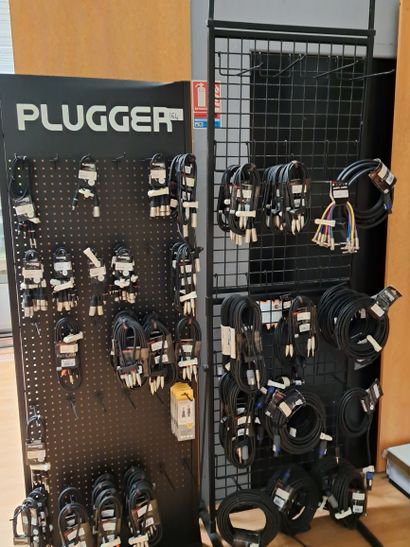 lot de cables, ceintures et accessoires de...