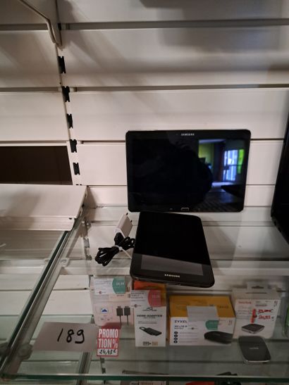 deux tablettes SAMSUNG