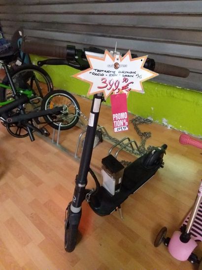 trottinette électrique de marque OXELO