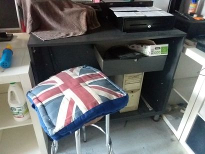 agencement 
7 étagères en stratifié 
bureau...