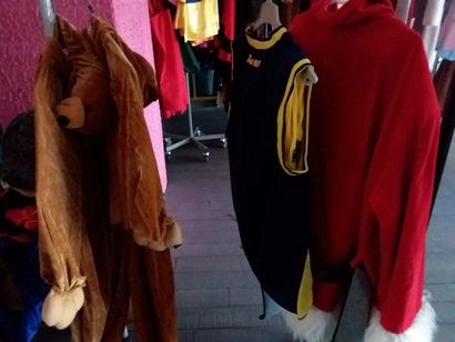 portant costumes enfant