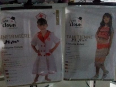 stock 20 costumes enfants emballés